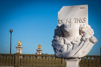 Fluctuart - Avec les installations de Rero et de Levalet - Quai d'Orsay 07è - Février 2020