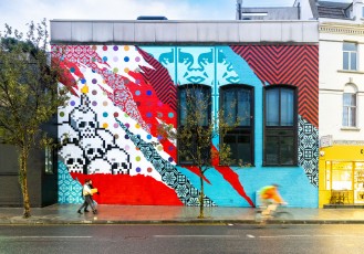 Invader, Shepard Fairey & Damien Hirst - Bethnal Green road - Shoreditch - Londres - Octobre 2025