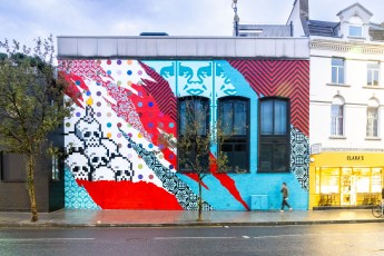 Invader, Shepard Fairey & Damien Hirst - Bethnal Green road - Shoreditch - Londres - Octobre 2025