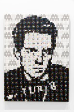 "Triple Trouble" exposition de Invader, Shepard Fairey et Damien Hirst à la Newport Street Gallery du 10 octobre 2025 au 29 mars 2026