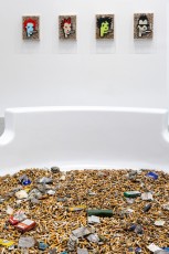 "Triple Trouble" exposition de Invader, Shepard Fairey et Damien Hirst à la Newport Street Gallery du 10 octobre 2025 au 29 mars 2026