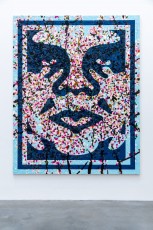 "Triple Trouble" exposition de Invader, Shepard Fairey et Damien Hirst à la Newport Street Gallery du 10 octobre 2025 au 29 mars 2026