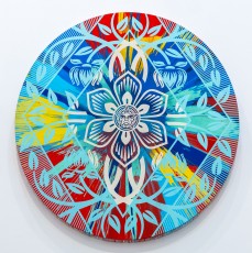 "Triple Trouble" exposition de Invader, Shepard Fairey et Damien Hirst à la Newport Street Gallery du 10 octobre 2025 au 29 mars 2026