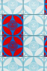 "Triple Trouble" exposition de Invader, Shepard Fairey et Damien Hirst à la Newport Street Gallery du 10 octobre 2025 au 29 mars 2026