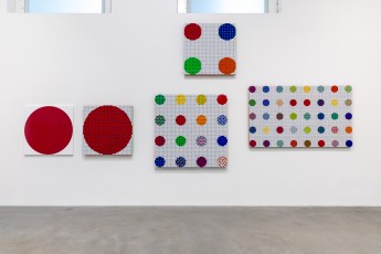 "Triple Trouble" exposition de Invader, Shepard Fairey et Damien Hirst à la Newport Street Gallery du 10 octobre 2025 au 29 mars 2026