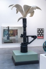 "Triple Trouble" exposition de Invader, Shepard Fairey et Damien Hirst à la Newport Street Gallery du 10 octobre 2025 au 29 mars 2026