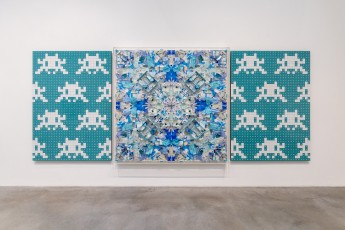 "Triple Trouble" exposition de Invader, Shepard Fairey et Damien Hirst à la Newport Street Gallery du 10 octobre 2025 au 29 mars 2026