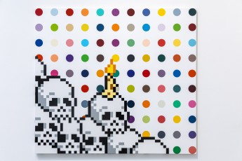 "Triple Trouble" exposition de Invader, Shepard Fairey et Damien Hirst à la Newport Street Gallery du 10 octobre 2025 au 29 mars 2026