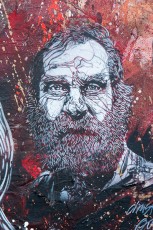 C215 à Vitry, un boulot splendide de Christian sur cette petite porte. Un premier pochoir du personnage central a été arraché partiellement mais Christian est revenu à la charge ! - Mai 2009