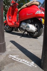 Amour et la Vespa - Boulevard Saint Germain 05è - Juillet 2006