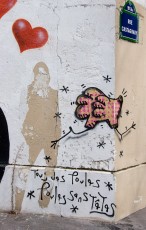 Tous des poules, poules sans têtes - avec un reste de l'affiche de Florence Aubenas par Blek le Rat - rue Victor Galland 15è - Avril 2006
