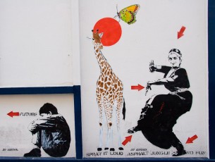 Jef Aérosol - Fresque sur les murs de l'Européen - Rue Biot 17èSitting Kid et Indian Dancer avec la giraffe de Mosko - Juillet 2007