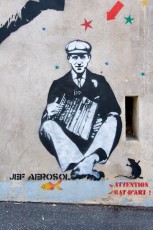 Jef Aérosol - Rue Bobillot 13è - L'accordéoniste - Juin 2006