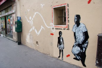 Jef Aérosol - Rue des Feuillantines 05è - Musicien africain un enfant avec Mesnager et Speedy Graphito - Juin 2006