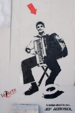 Jef Aérosol - Sur la Butte aux Cailles 13è - Accordéoniste - Juin 2006