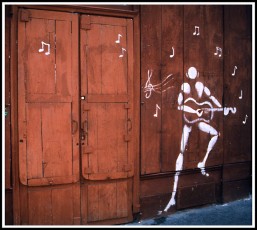 Jérôme Mesnager - Le bonhomme blanc joue de la guitare. - Avant 2001