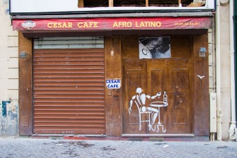 Jérôme Mesnager - Devant le Cesar Café - Rue de la Grande Truanderie 01er - Juillet 2006