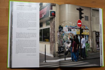 L'invasion de Paris 2.0 par l'Invader. Plusieurs de mes photos dans ce nouveau guide d'invasion et surtout le grand plaisir que l'Invader m'ai demandé de lui écrire un petit texte qui tiens une bonne place dans le livre même si il était à la base beaucoup plus long.