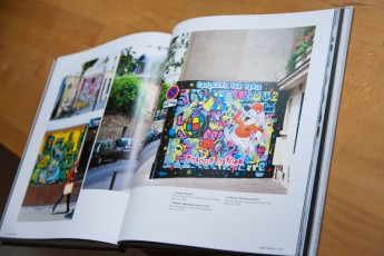 Paris, de la rue à la galerie - Editions Pyramyd. Ecrit par Nicolas Chenu et Samantha Longhi, j'ai toutes les photos de Space Invader en page 78 et une photo de Speedy Graphito en page 229.